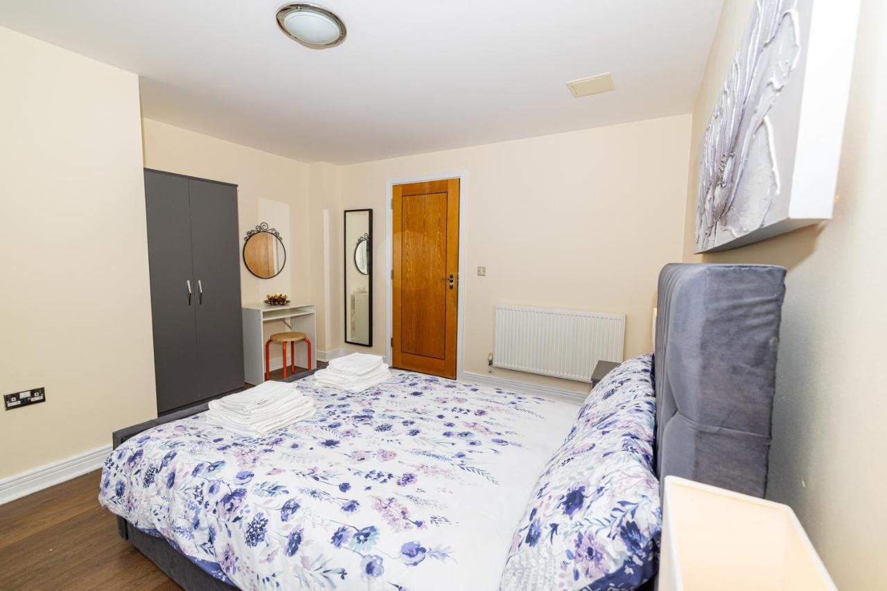Two Bed Apartment Near Canary Wharf Лондон Экстерьер фото