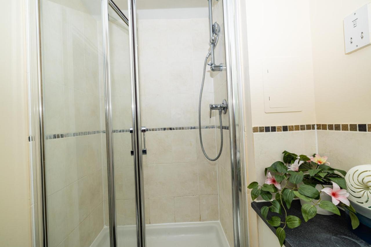 Two Bed Apartment Near Canary Wharf Лондон Экстерьер фото