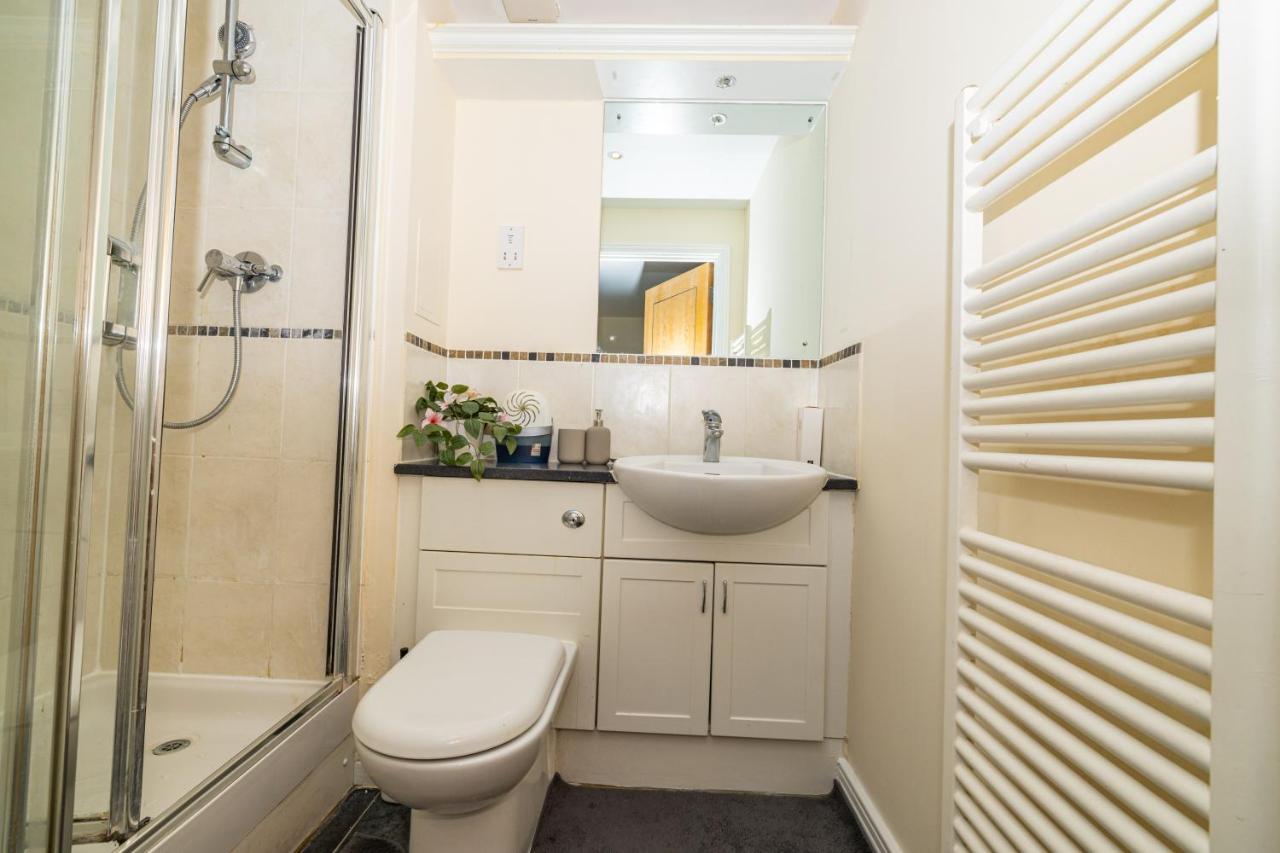 Two Bed Apartment Near Canary Wharf Лондон Экстерьер фото